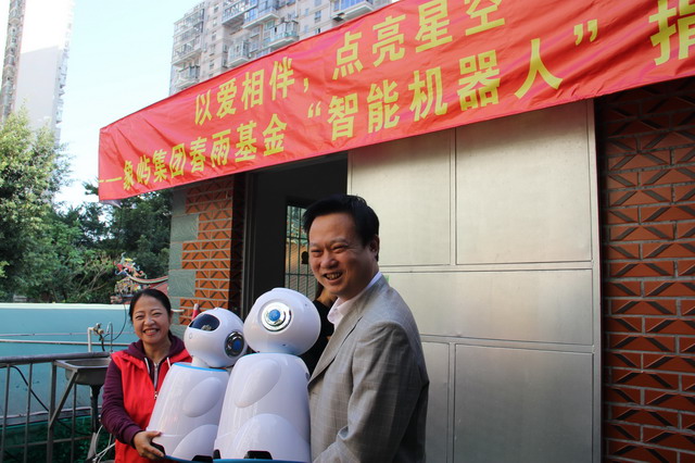 捐贈(zèng)“星星的孩子”“智能機(jī)器人”_調(diào)整大小.JPG
